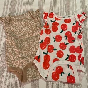 Baby GAP Girls - 2 Sleeveless Bodysuits